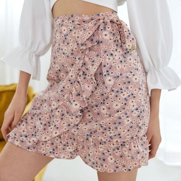 Dresses & Skirts - Pink small ditsy floral wrap style ruffle skirt